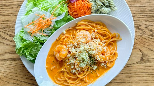 エビトマトクリームパスタ