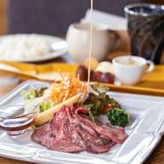 使用する食材はどれもこだわっていますが、特に玉ねぎ・マッシュルーム・オリーブオイル・ワインは厳選したものを使用。いつでも安心して料理をお召し上がりいただけます。