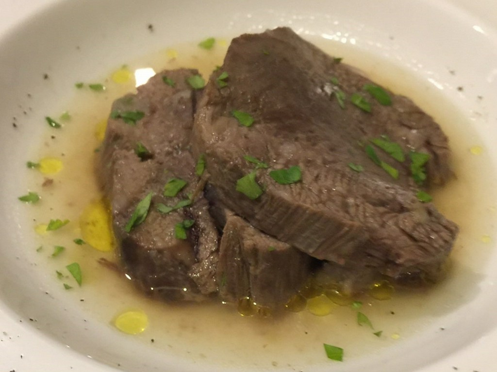 牛タンの"トロトロ"塩煮込み