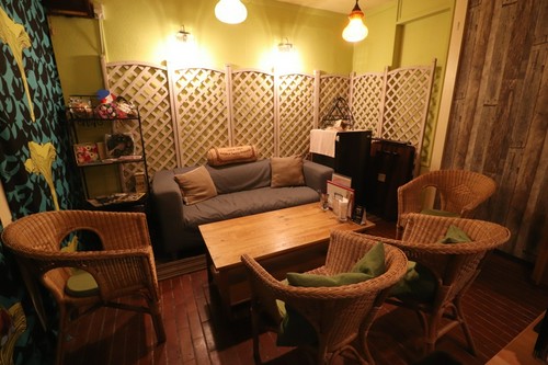 半個室のソファー席