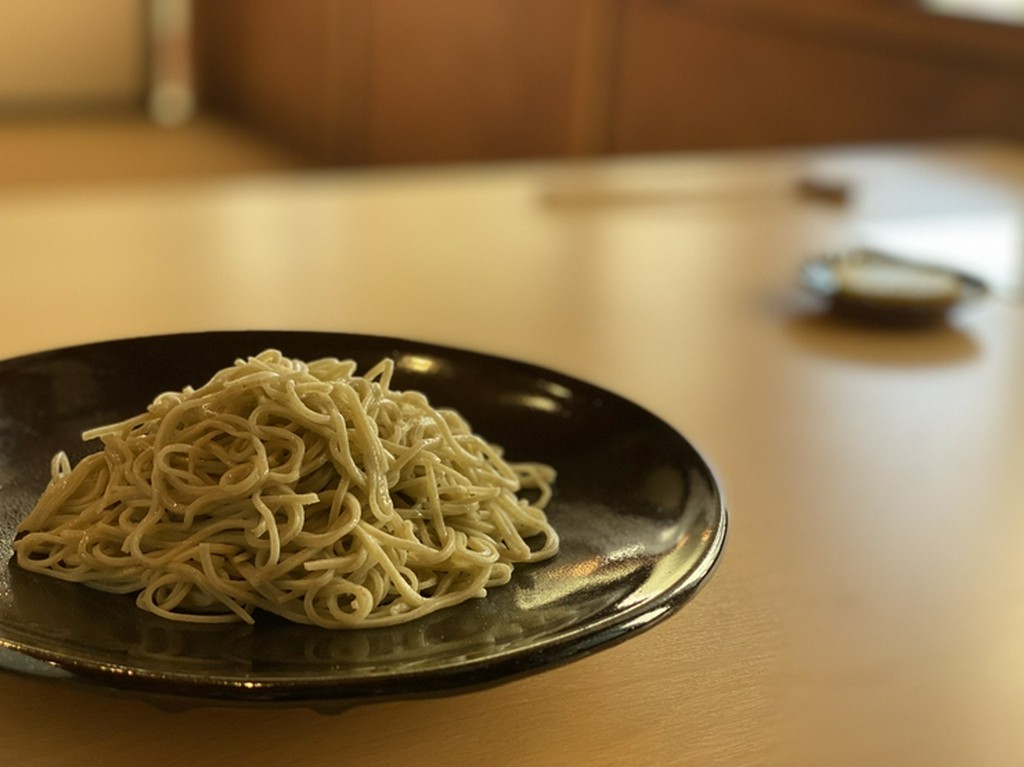 手打ちそばの風味を活かす、こだわりの一九『もりそば（冷）』