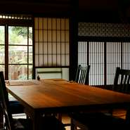 篠山城下町に凛と佇む築150年の町屋で丹波篠山の山里料理が堪能できる日本料理店。座席は個室仕様にもなり、換気も徹底されているので、感染症対策も万全です。