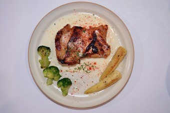 グリルチキン　ゴルゴンゾーラソース