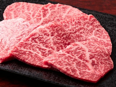 分厚さがポイント。サッと焼いていただきたい『特上厚切りタン』