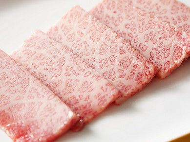 お肉の甘さ、旨味を堪能できる。人気の部位『三角バラ』