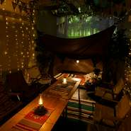 おしゃれなグランピングでBBQを満喫！テラス席をリノベーションし、少人数の完全プライベートで楽しめる空間です。