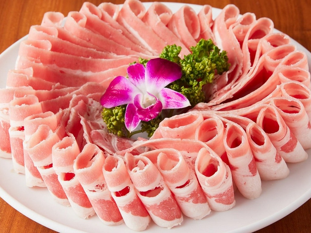 鮮度抜群！東来順手切り羊肩ロース