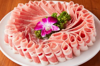 鮮度抜群！東来順手切り羊肩ロース