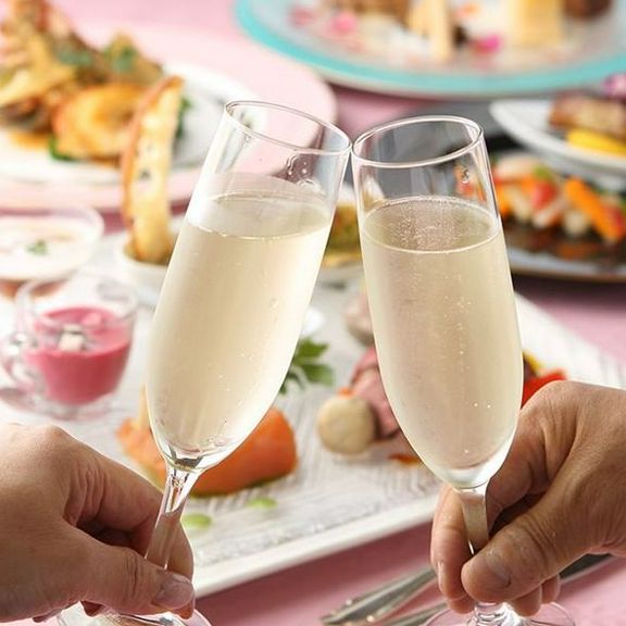 2人の大切な記念日デートは、季節を彩る特別なフランス料理