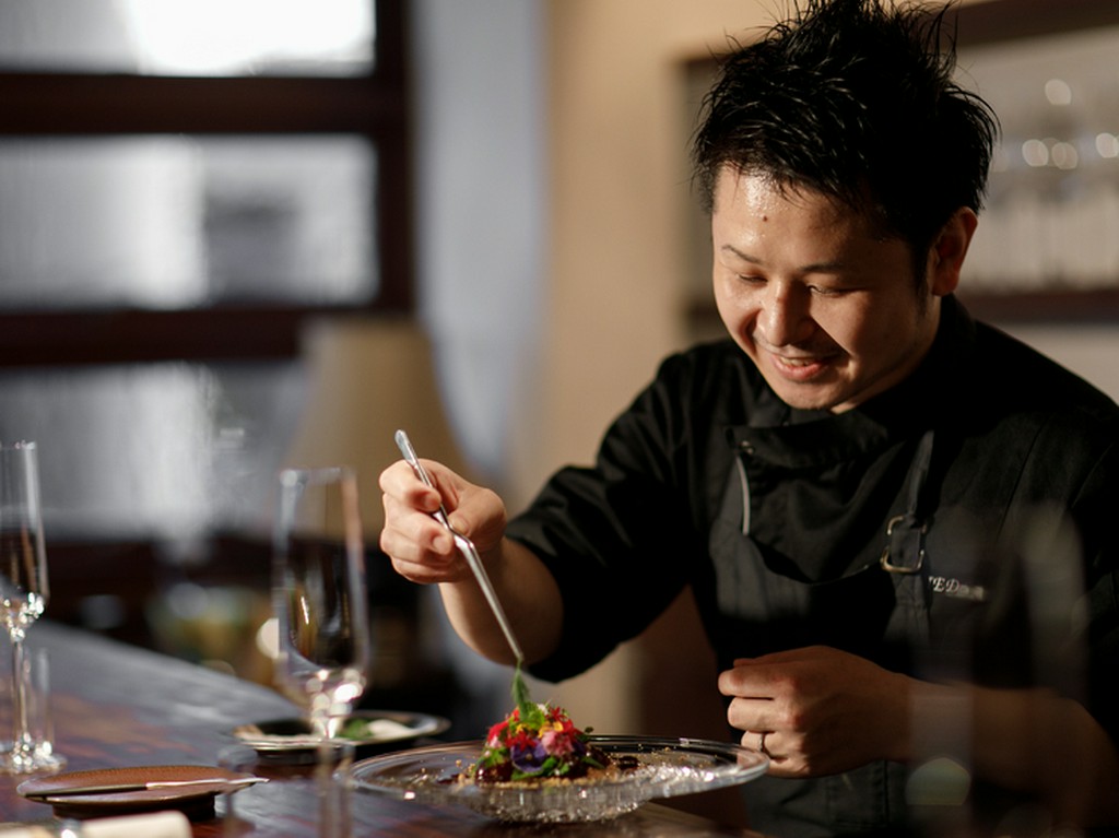 料理人とゲストの距離が近いフレンチレストラン