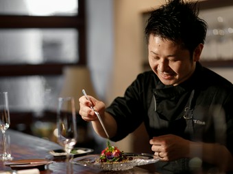 料理人とゲストの距離が近いフレンチレストラン