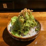 アボカドと揚げたジャガイモを合わせた新食感の逸品