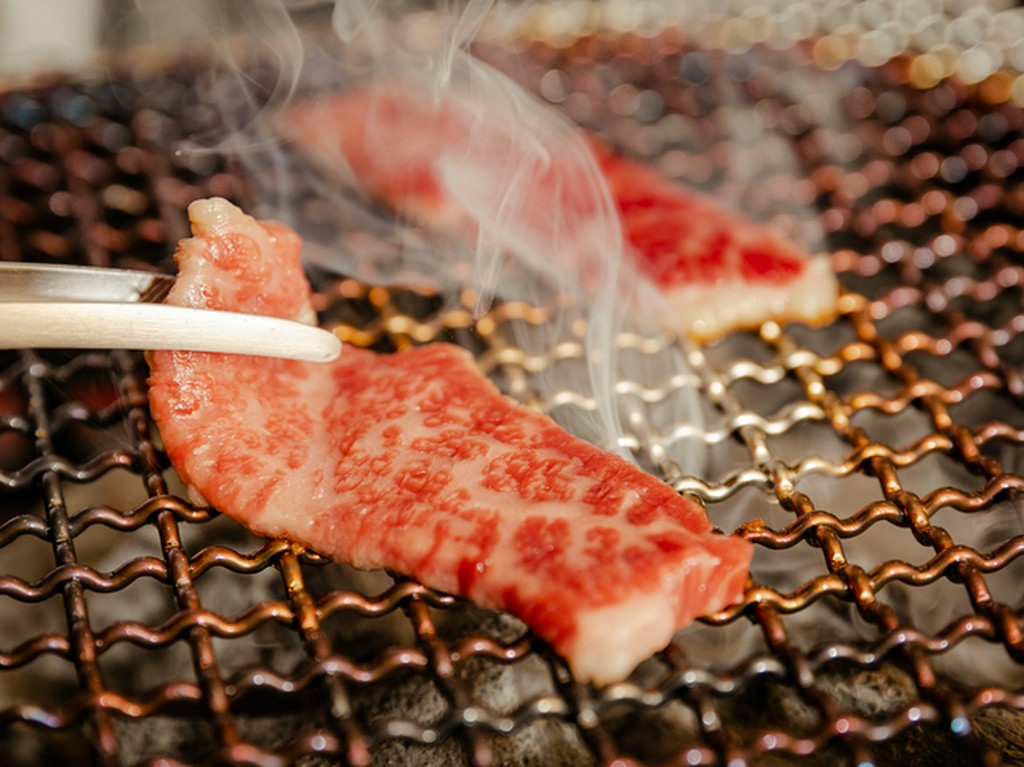 友人たちと優雅に“大人の肉女子会”