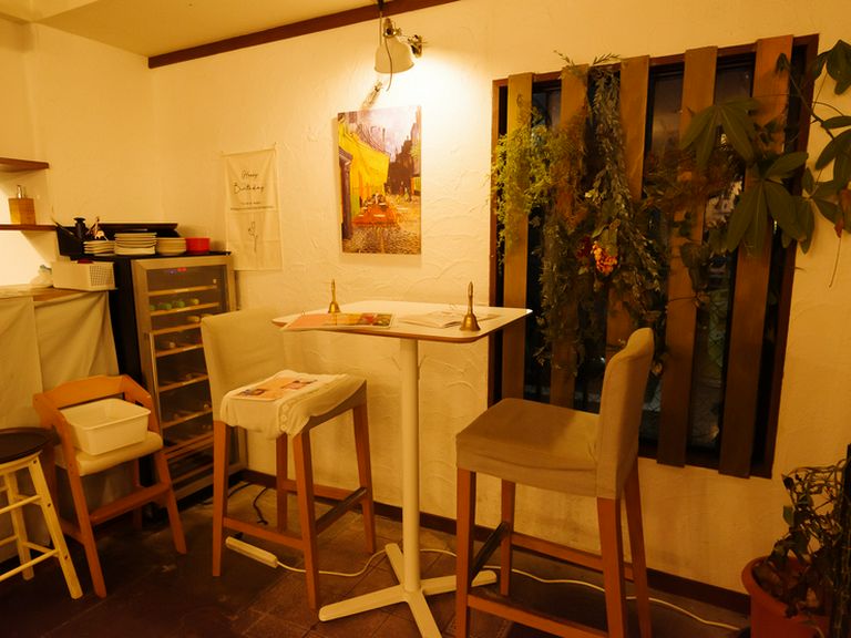 気軽に一人でも利用しやすい、温かみのある雰囲気