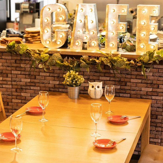 Cafe Bar 路地裏カフェ千葉店 千葉駅 カフェ 写真 ヒトサラ Cafe Bar 路地裏カフェ千葉店 千葉駅 カフェ 写真 ヒトサラ