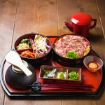 而今や獺祭など40種以上の日本酒飲み放題がついた期間限定プレミアムコース！！
