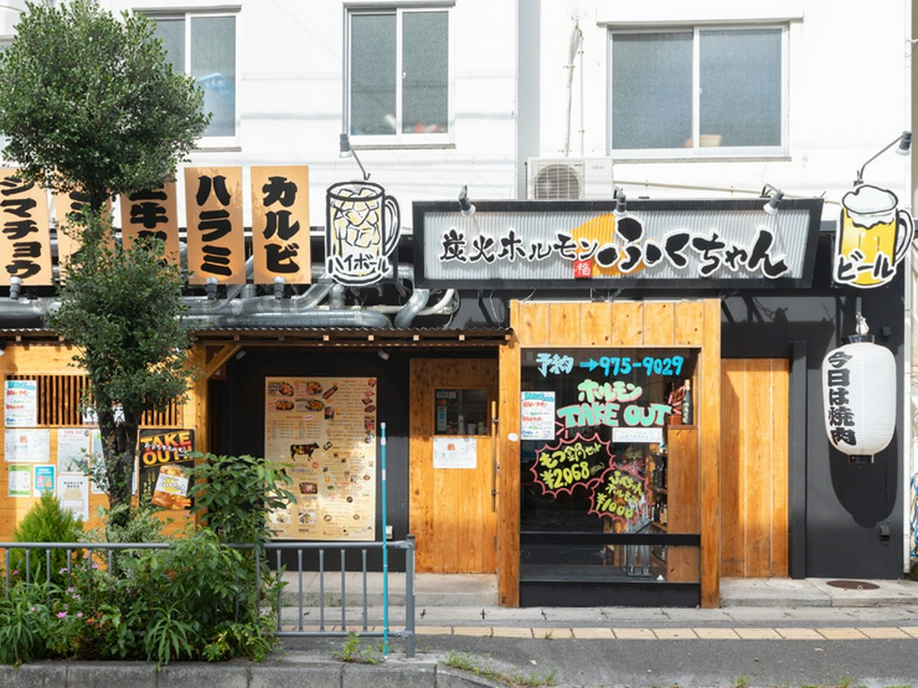 今日は焼肉！大きな白ちょうちんが目印