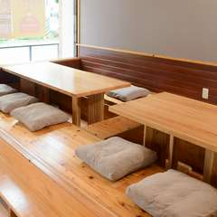 掘り炬燵もあり、ゆったりくつろぎながら食事ができる