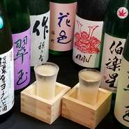 日本全国のおいしい日本酒を、店主自らが選んで入荷しています。時には季節限定の貴重な銘柄が入荷することも。店主の手が空いている時なら、日本酒の無料試飲ができるサービスもあり嬉しい限り。
