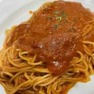 香り高い国産青森にんにくとイタリアの唐辛子（抜けの良い辛さ）を使用しております。