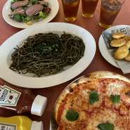 お好きな前菜1種＋お好きなピザ1種（大判サイズ）＋お好きなパスタ1種（ファミリーサイズ）＋チキンナゲット（7ヶ）＋お好きなドリンク（3ヶ）