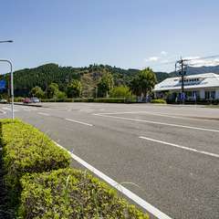 JR日南線「運動公園駅」正面口から220号線を南に徒歩4分