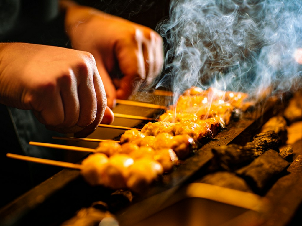 “おもてなしの心”を込めた1串を提供