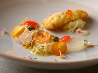 驚くような組み合わせを楽しませてくれる『魚料理』