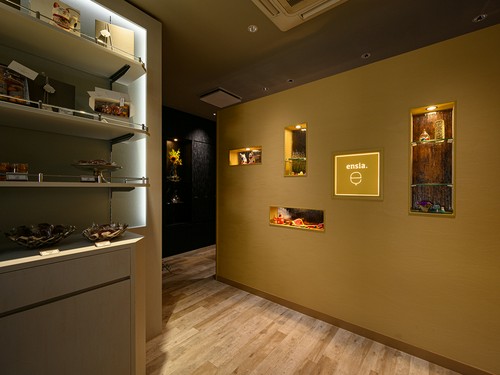 スタイリッシュなエントランス