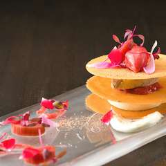 見た目と美味しさにうっとり『フォアグラのコンフィ ガトー仕立て』　