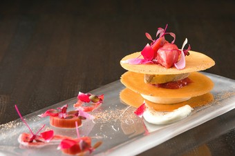 見た目と美味しさにうっとり『フォアグラのコンフィ ガトー仕立て』　