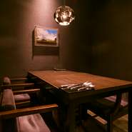 札幌と東京の名門フレンチで腕を磨きながら、生産者との絆を紡いできた土黒シェフの料理は、繊細かつドラマチック。一皿ごとに素材とレシピのストーリーがあり、記憶に残る圧倒的な美味しさに出合えます！