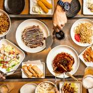 鉄板を囲んでみんなでワイワイ楽しもう!!!