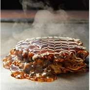 お好み焼も食べたい、でも焼きそばも食べたい、そんな欲張りなお客様へまさに一石二鳥な逸品。