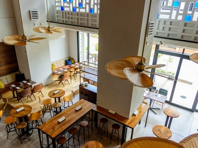 木を基調としたオシャレな空間