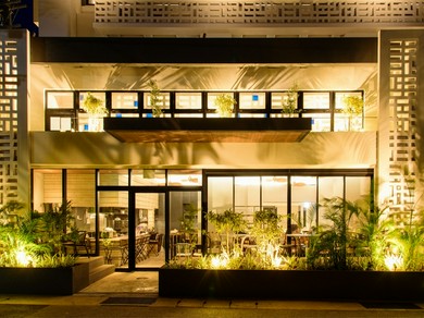 二人の会話も自然と弾む、カジュアルな雰囲気が魅力