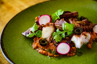 島タコのグリル サルサ・ロメスコ