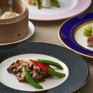 ジャンルにとらわれない中国料理をお楽しみいただけるレストラン。ア・ラ・カルトからコース料理まで豊富なメニューをご用意しております。