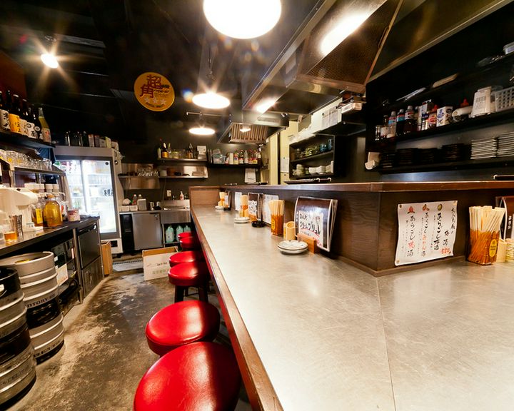 お一人様やカップルで方に人気のカウンター席