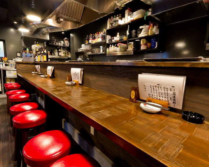 お仕事帰りのサク飲み・サク飯にぴったりのカウンター