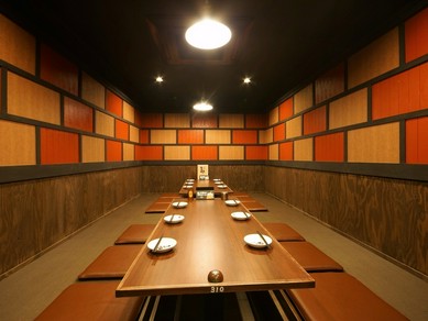 3階の掘り炬燵個室は、靴を脱いで寛げる空間