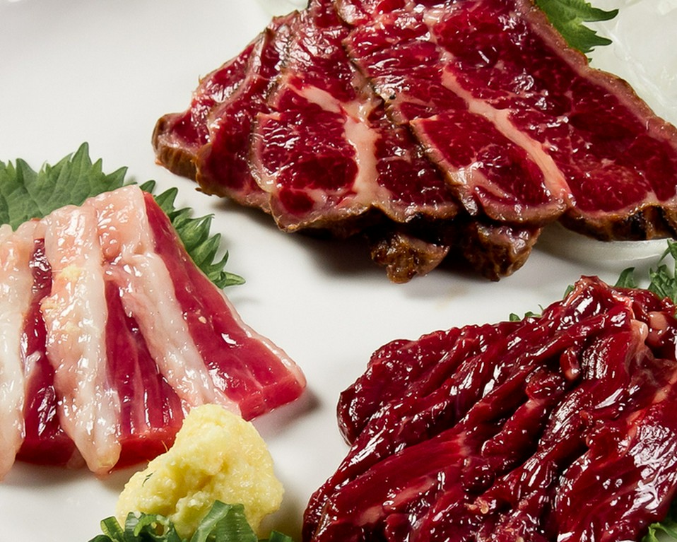 馬刺し盛り合せ