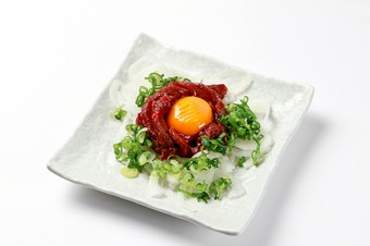 特製タレが美味しい！桜ユッケ