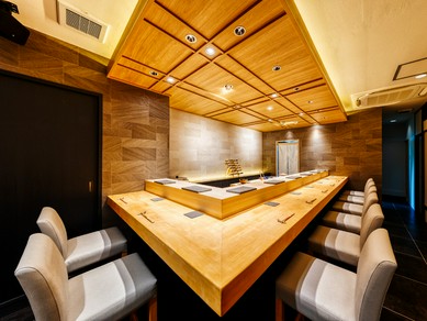 寿司を味わい、大切な人との素敵な時間を楽しめるカウンター