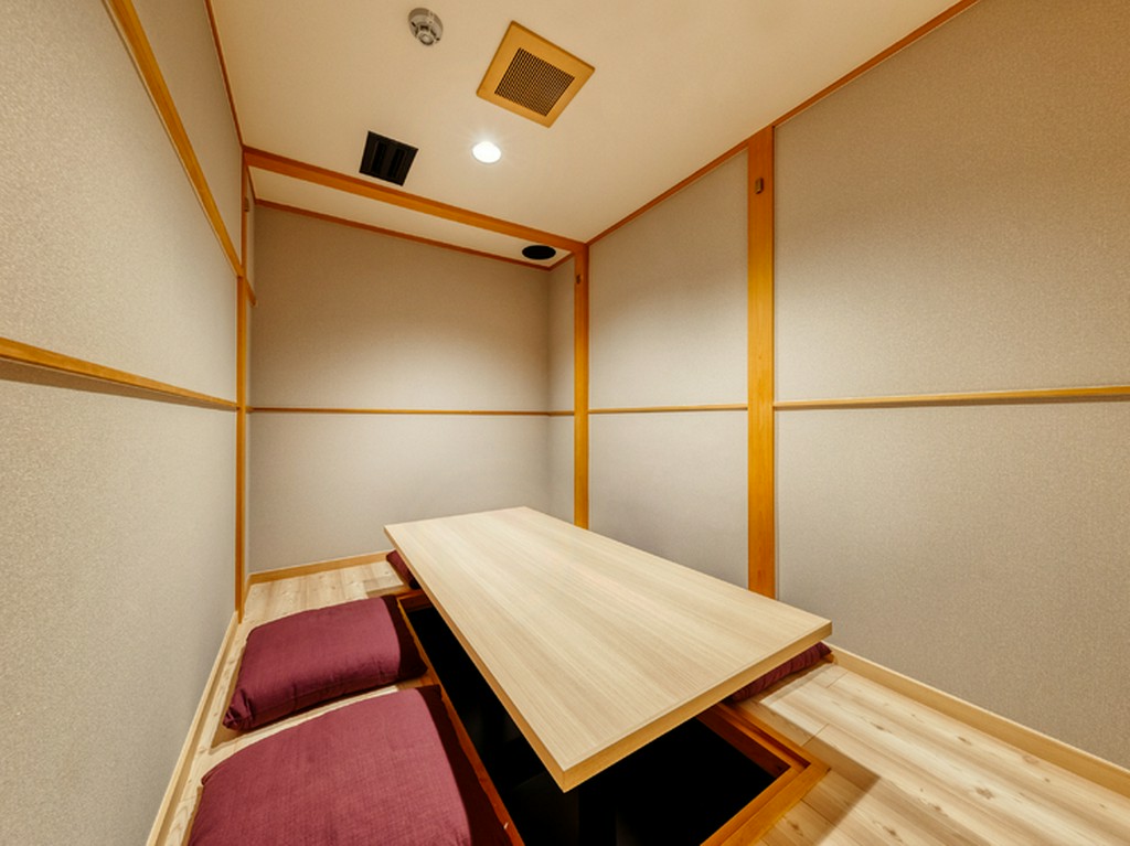 四季の鍋料理を囲み、穏やかな時間をゆったりと過ごせる個室