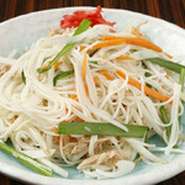 沖縄のソーメンを使った焼きビーフンみたいなチャンプル。