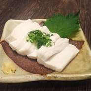 ジーマミー（落花生）で作った豆腐です。プリプリな食感がクセになります！