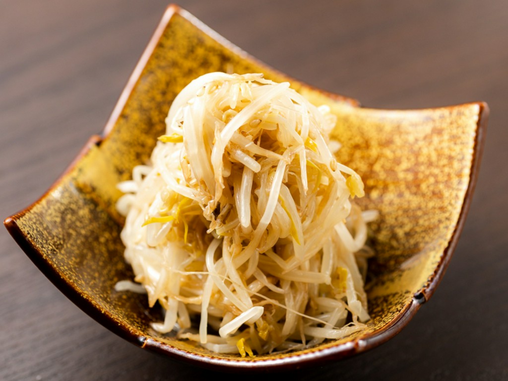 料理を待つ間にいただきたい絶品な一皿『広島もやしのナムル』