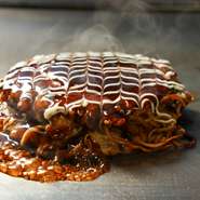 お好み焼も食べたい、でも焼きそばも食べたい、そんな欲張りなお客様へまさに一石二鳥な逸品。