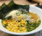 自家製スープ・自家製麺
２１時からの提供です。
バターを加えることでまろやかな味になります。